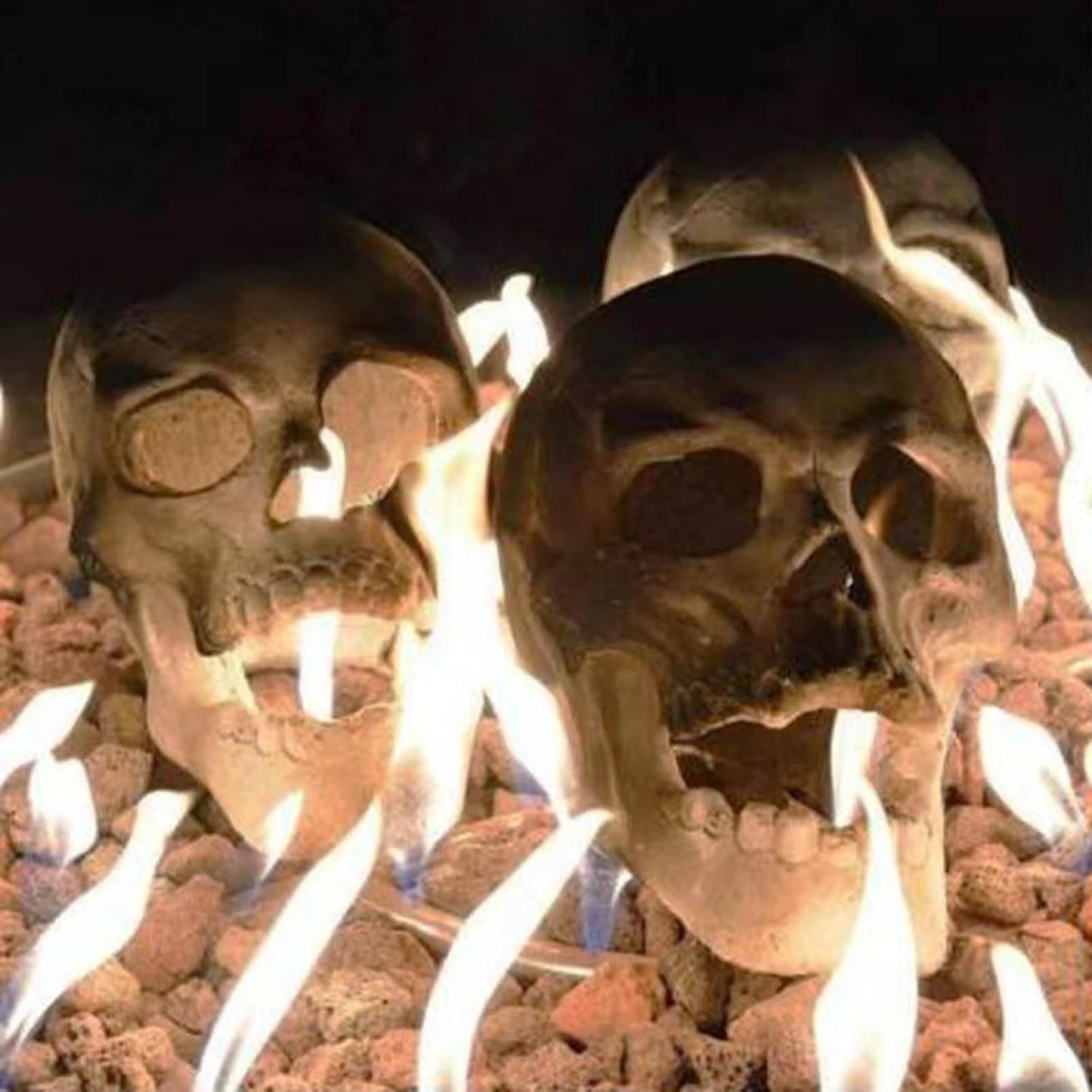Firepit Skull Fire Logs, Halloween Spooky Pumpkin Ceramics Statue Skull Figurine for Indoor or Outdoor Fireplaces, Skulls Fire Shaped Stones for Fire Pit Bonfire Campfire Fireplaces a 1Pc